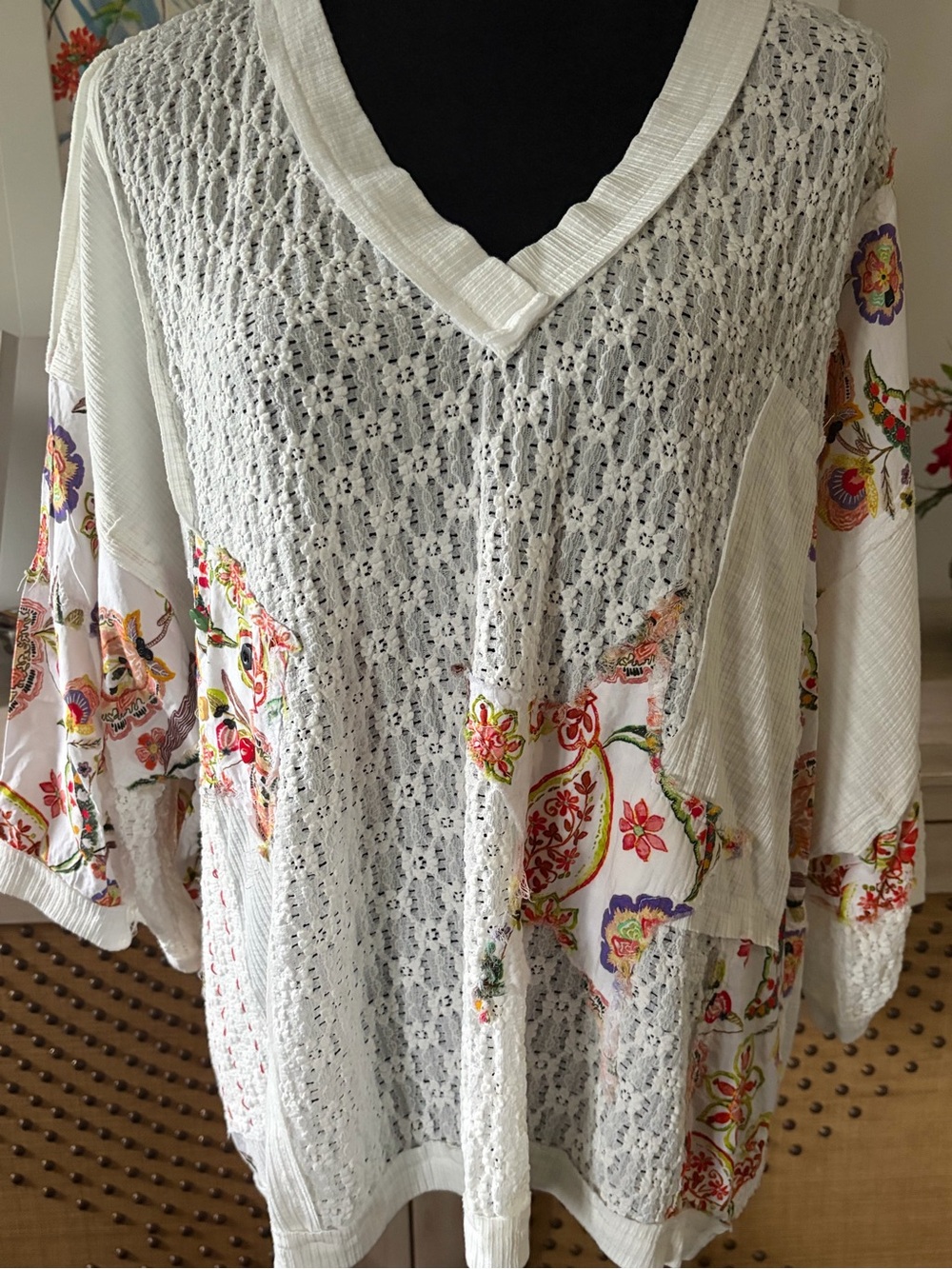 New POL Lace & Mixed Patchwork V Neck Ivory Oversized Top - Picture 2 of 3